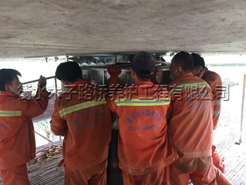橋梁支座更換與調(diào)整圖片6